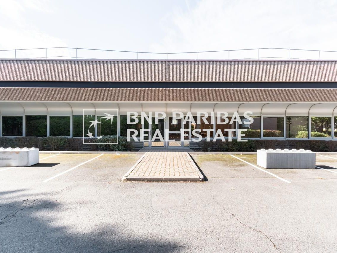 Location PME-PMI 857 m² divisibles 78190 Trappes