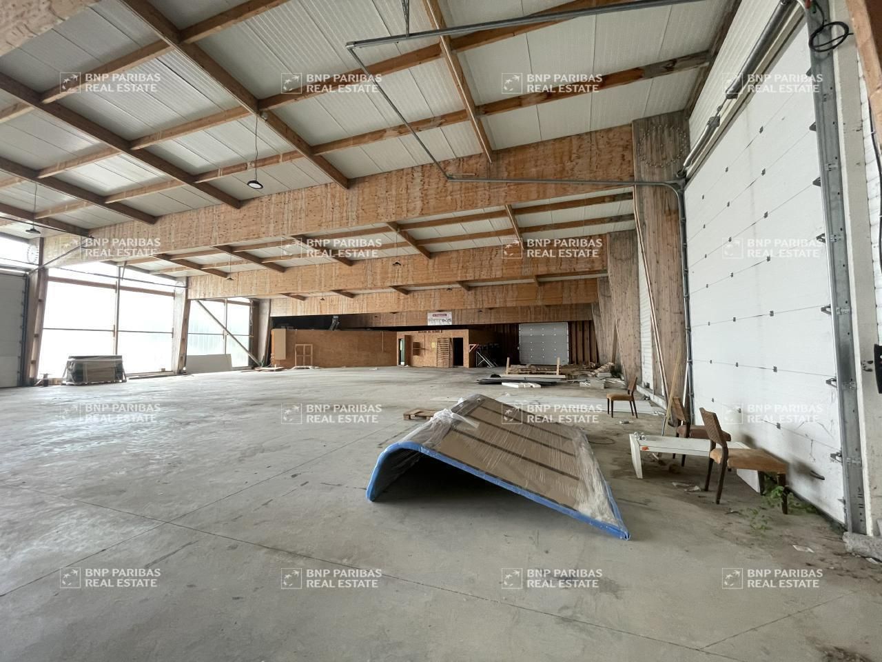 257 m² pour ce bureaux en location à Entrelacs