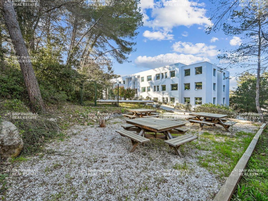 2104.5 m² pour ce bureaux en vente à Biot
