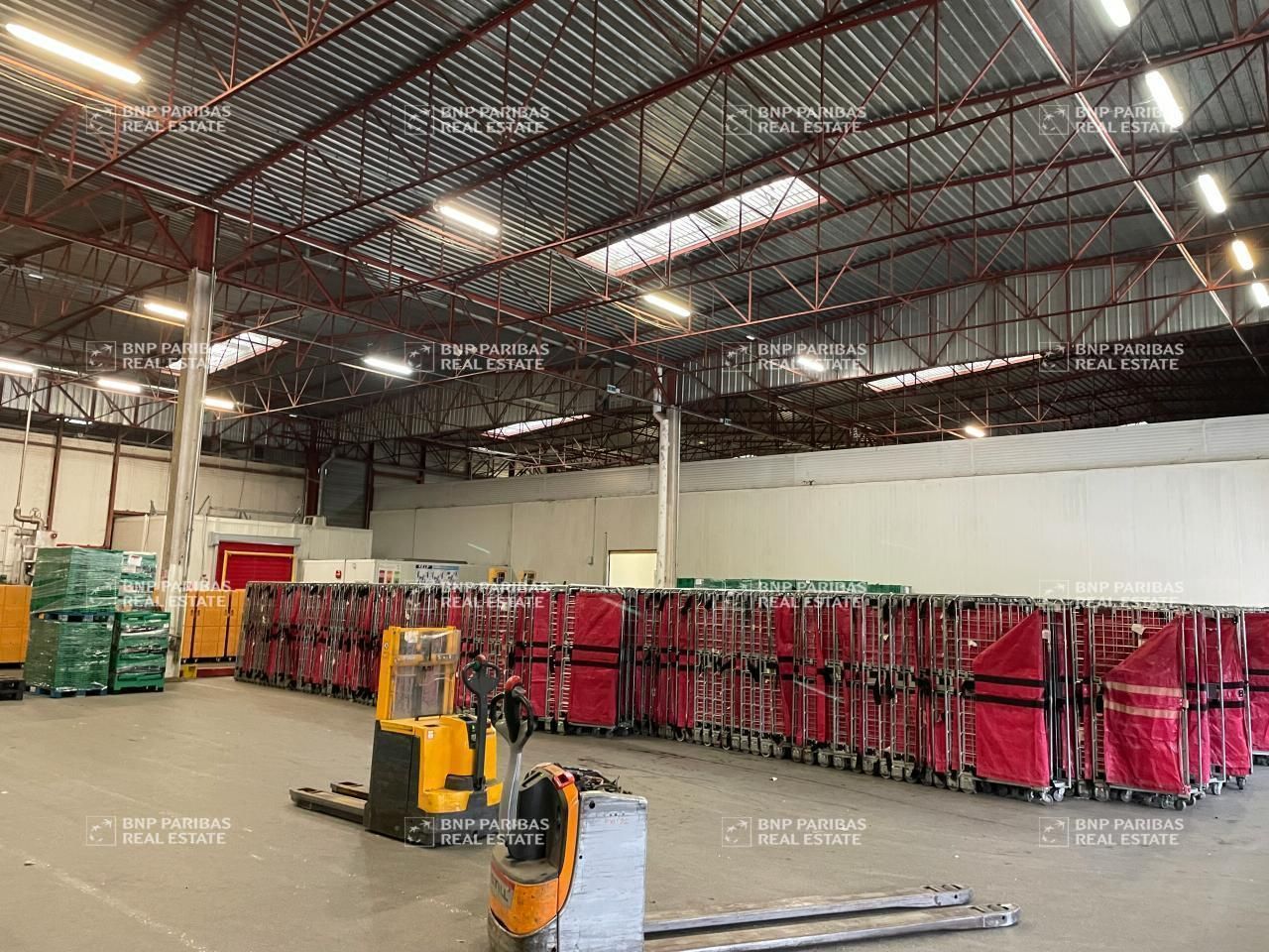 5000 m² pour cetentrepôts classe b en location à Roullet-saint-estèphe