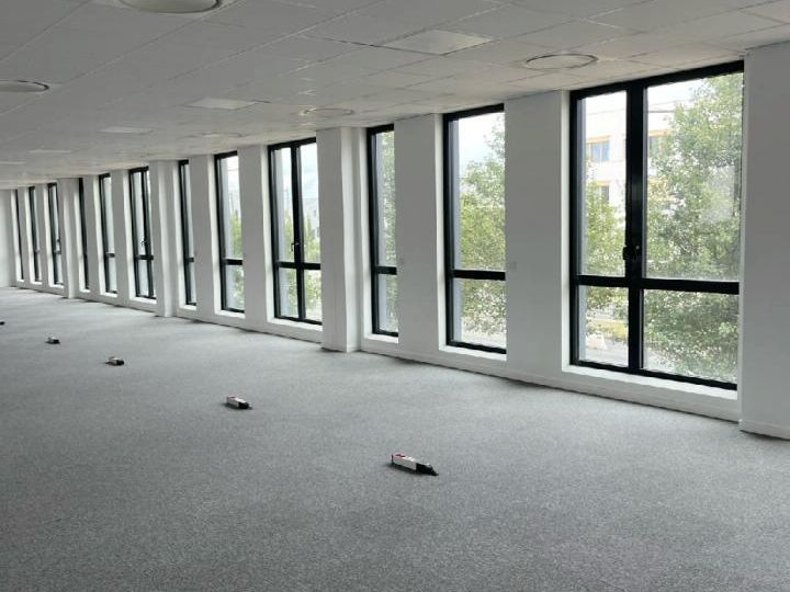 993 m² pour ce bureaux en location à Vaulx-en-velin