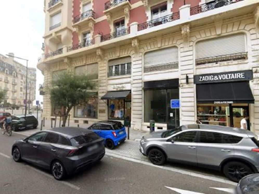 67.4 m² pour ce local commercial en location à Biarritz
