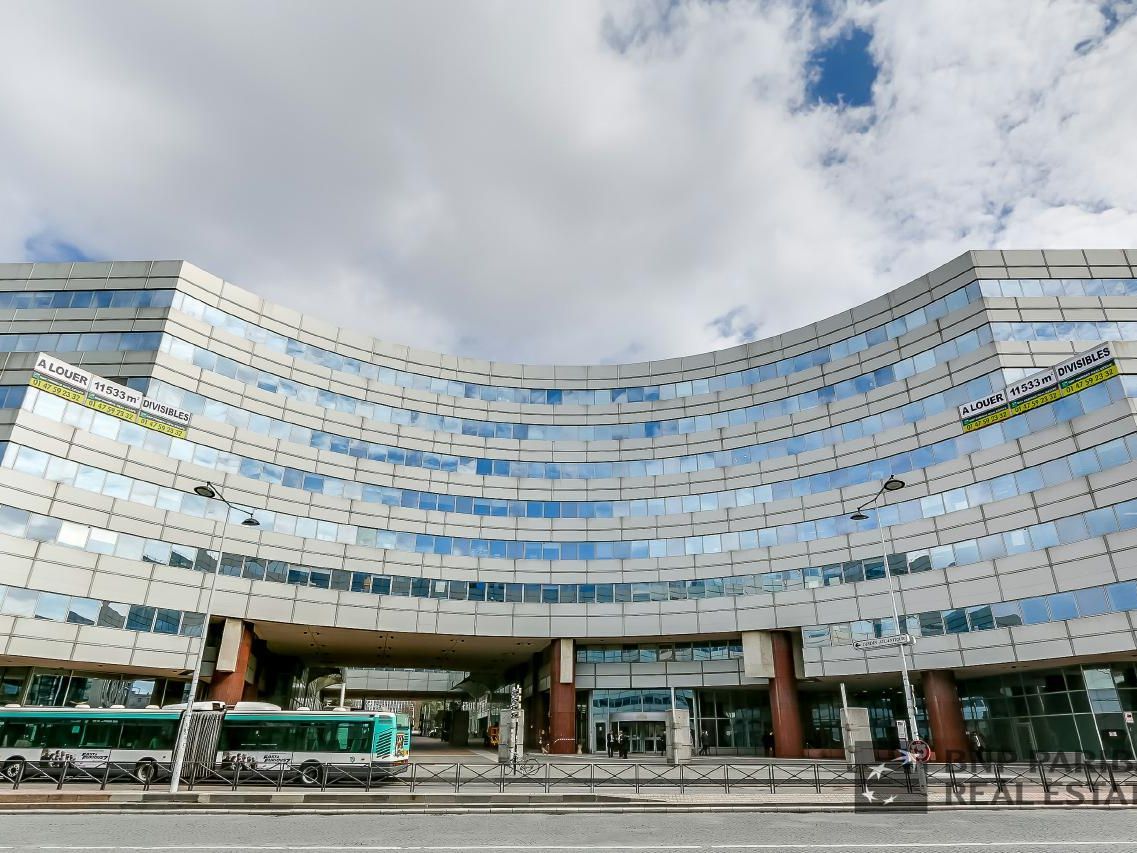 6515 m² pour ce bureaux en location à Paris