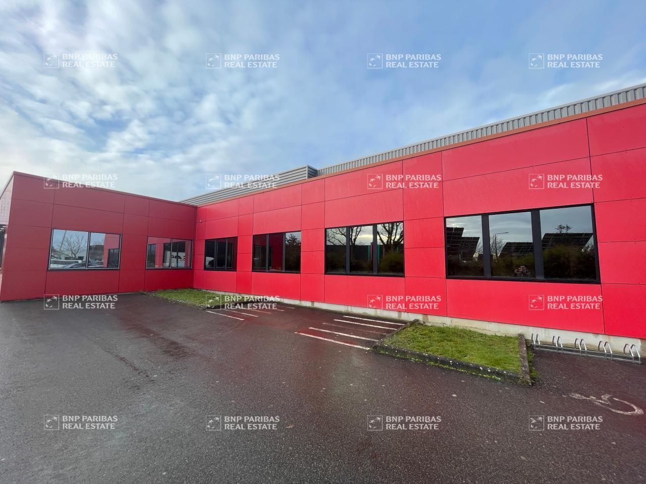 3010 m² pour ce activité en location à Le rheu