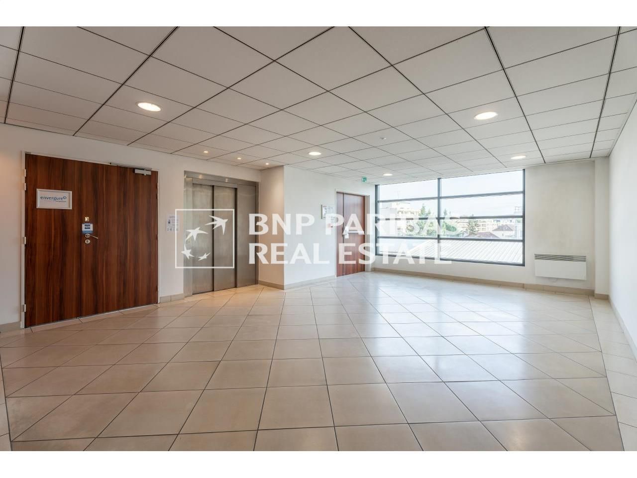 1090 m² pour ce bureaux en vente à Chelles