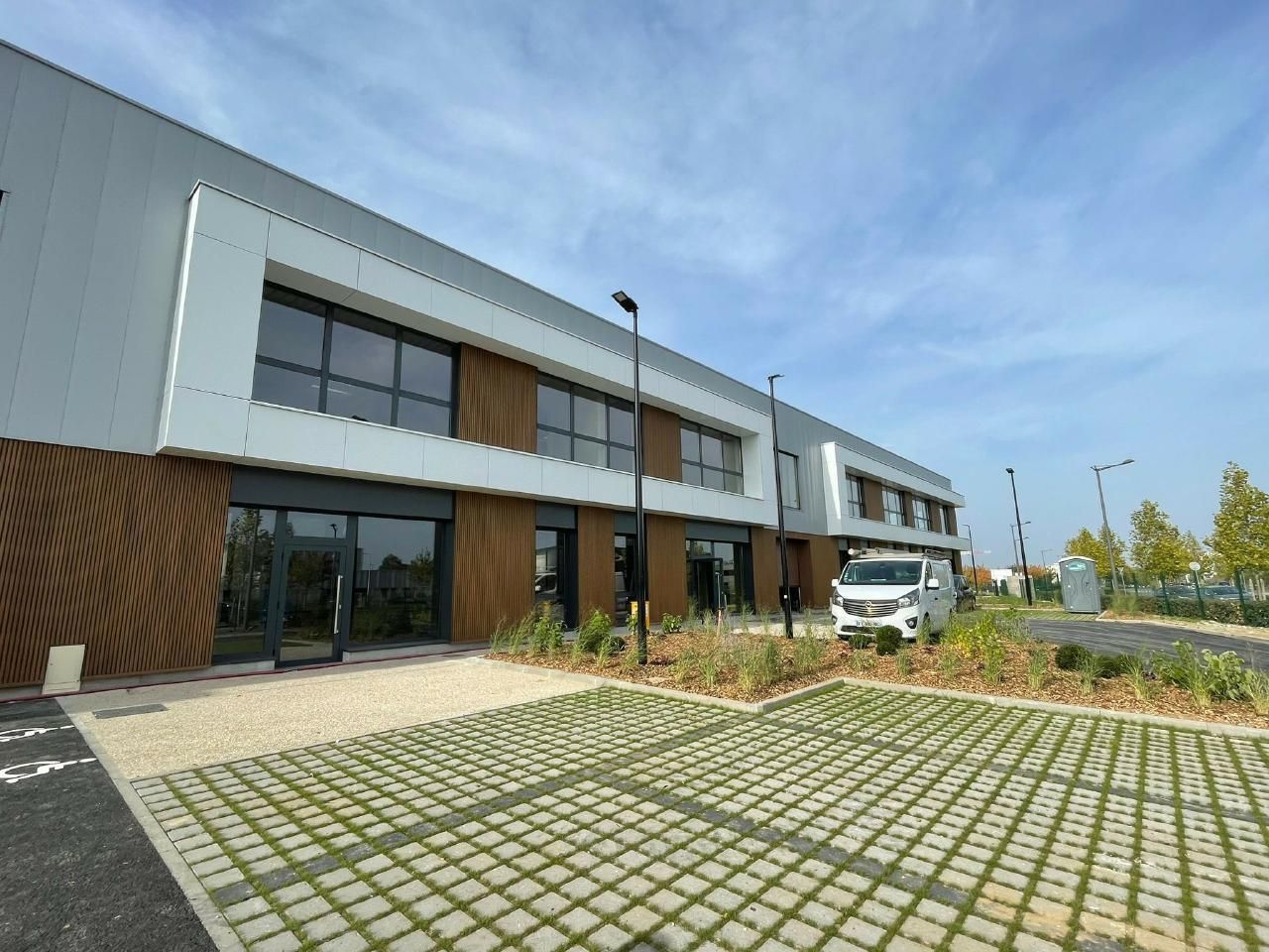 605 m² pour ce activité en location à Loos