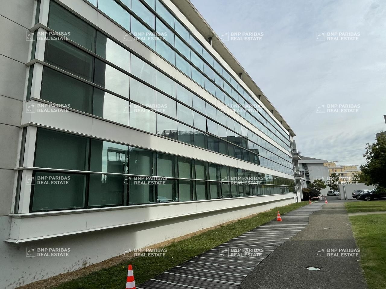 Location Bureaux 1457.5 m² divisibles 37200 Tours