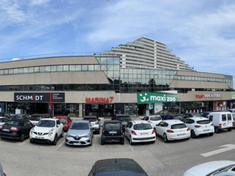 390 m² pour ce local commercial en location à Villeneuve loubet