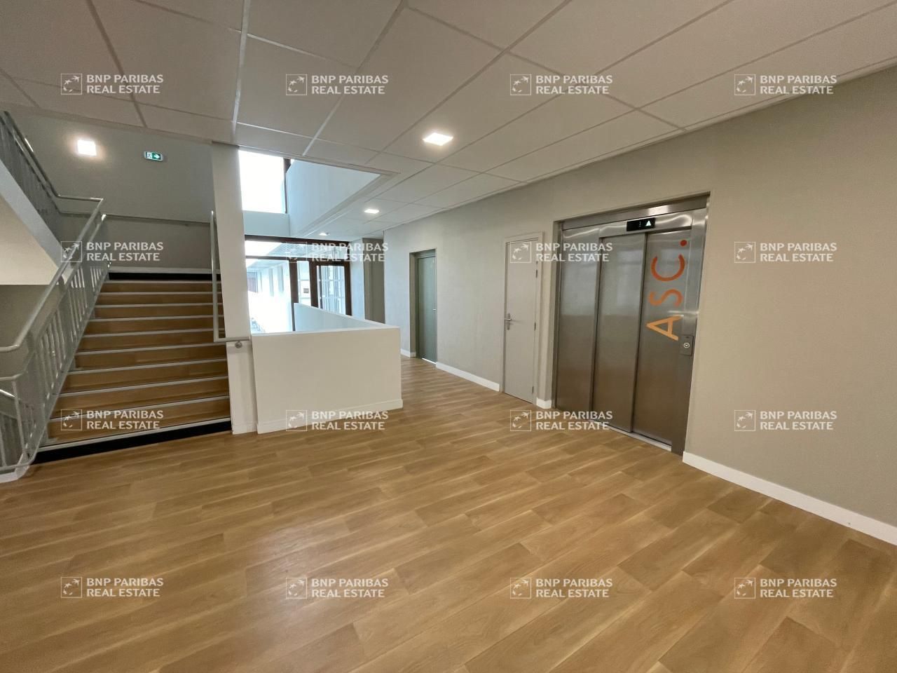 2998.52 m² pour ce bureaux en location à Muret
