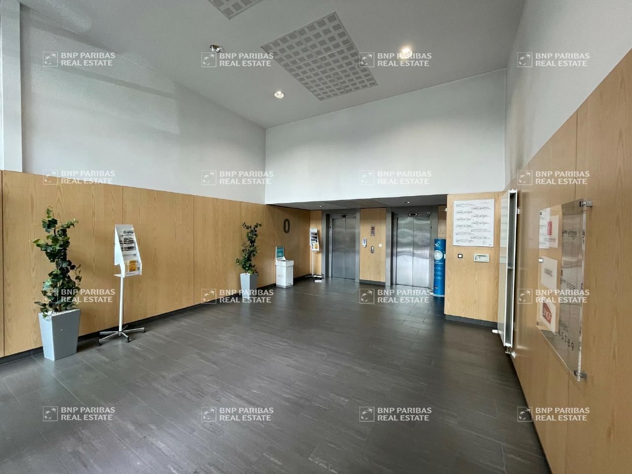 2329 m² pour ce bureaux en location à Lille