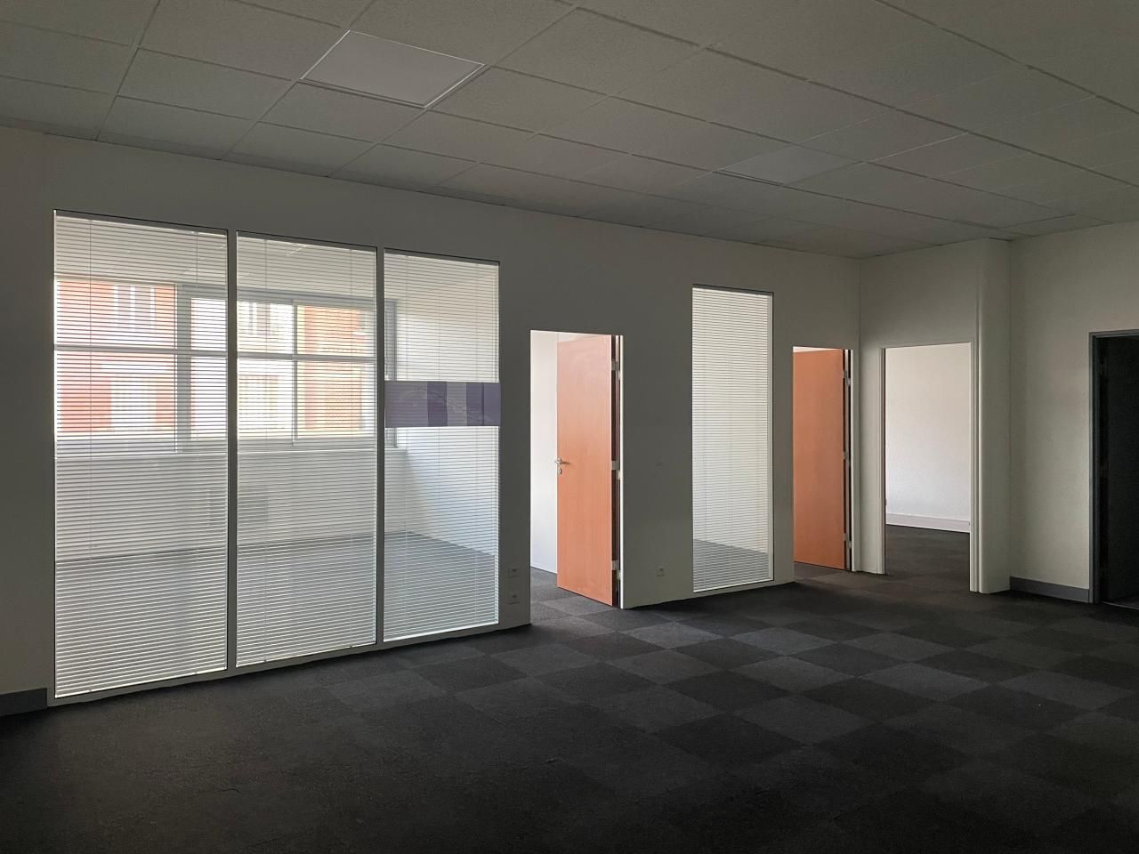 649 m² pour ce bureaux en location à Saint ouen