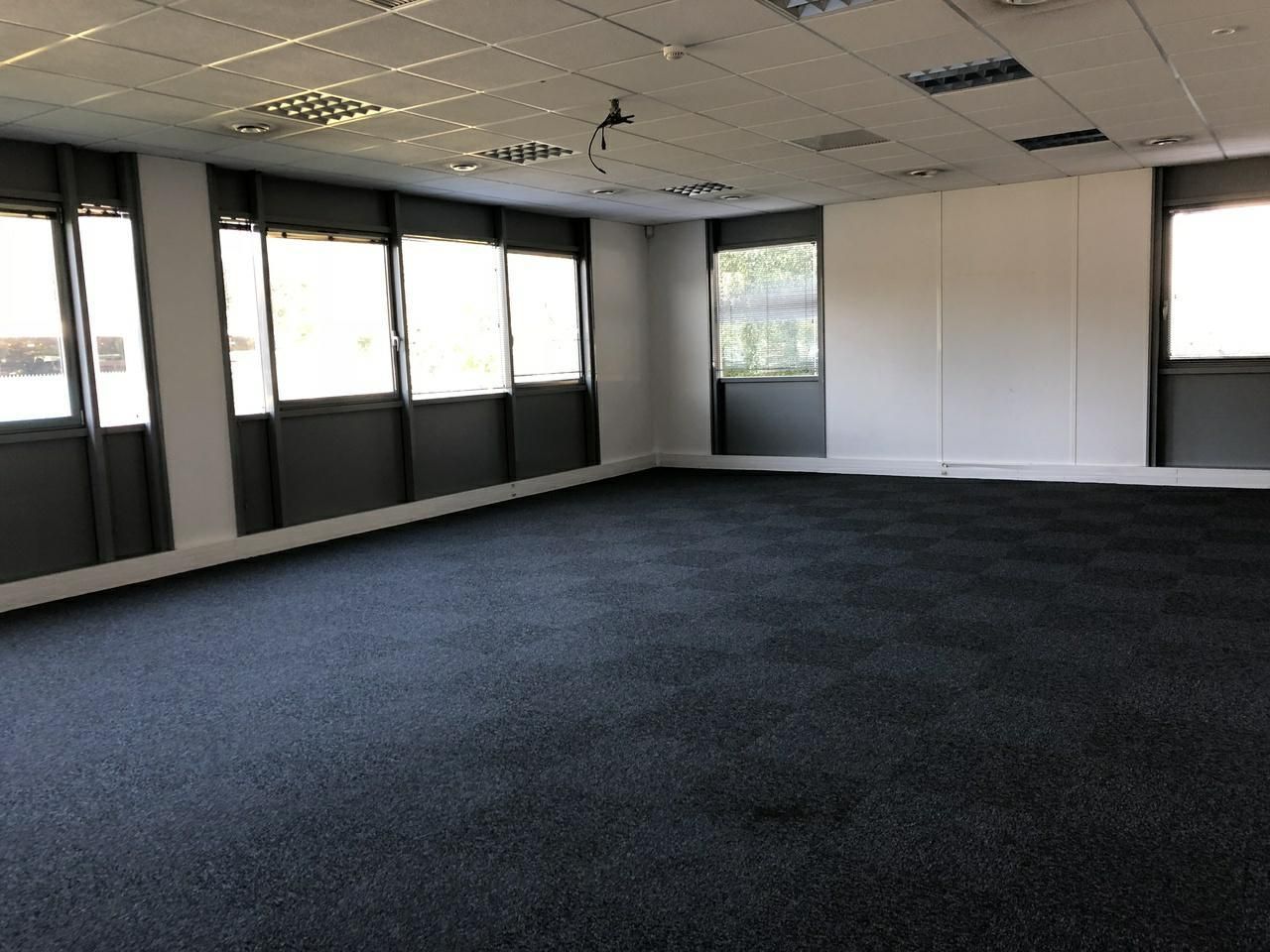 876.98 m² pour ce bureaux en location à Grenoble