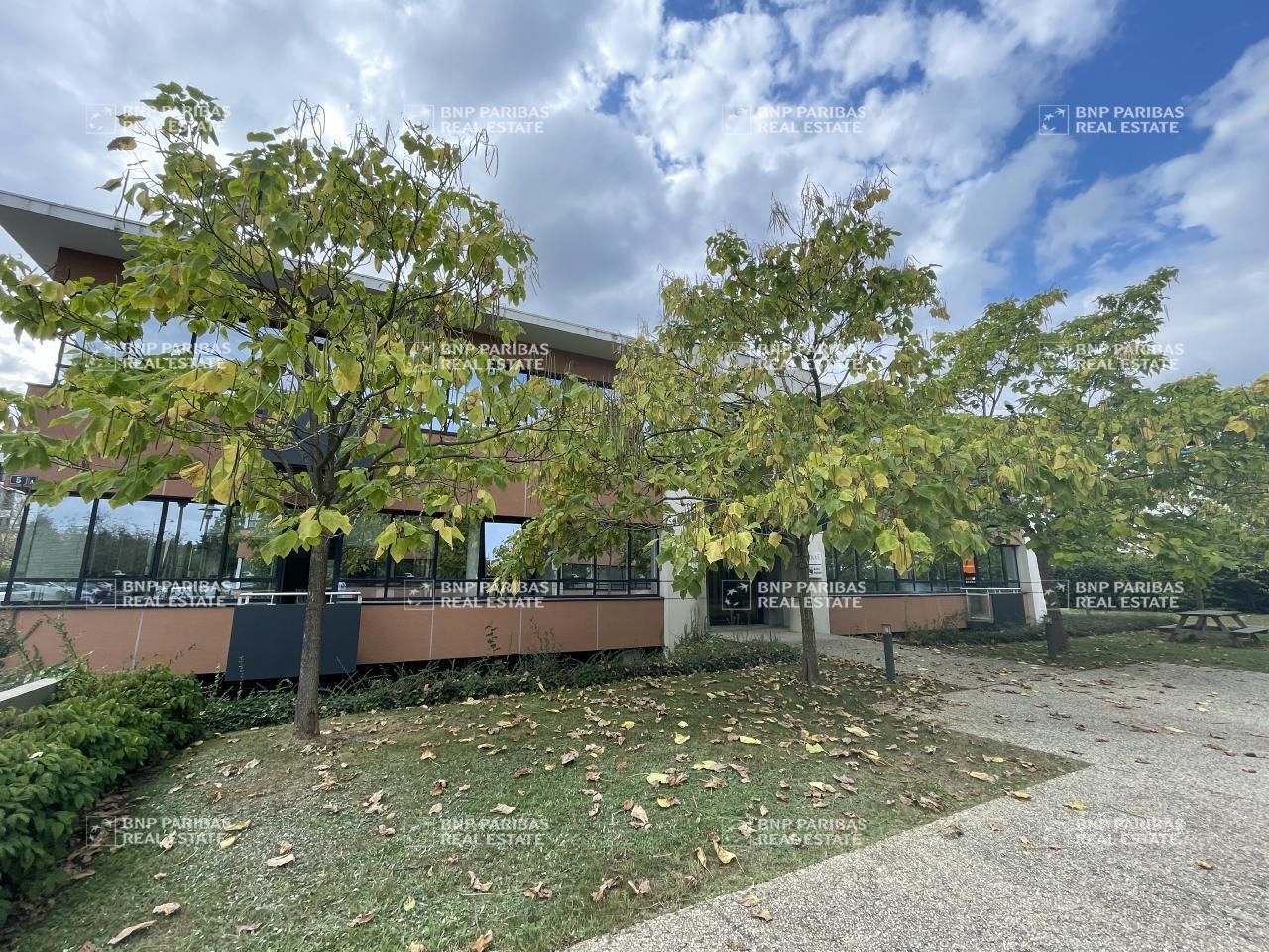 450 m² pour ce bureaux en location à Rennes