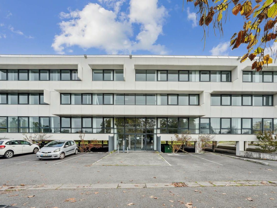 Location Bureaux 1830 m² divisibles 33700 Mérignac