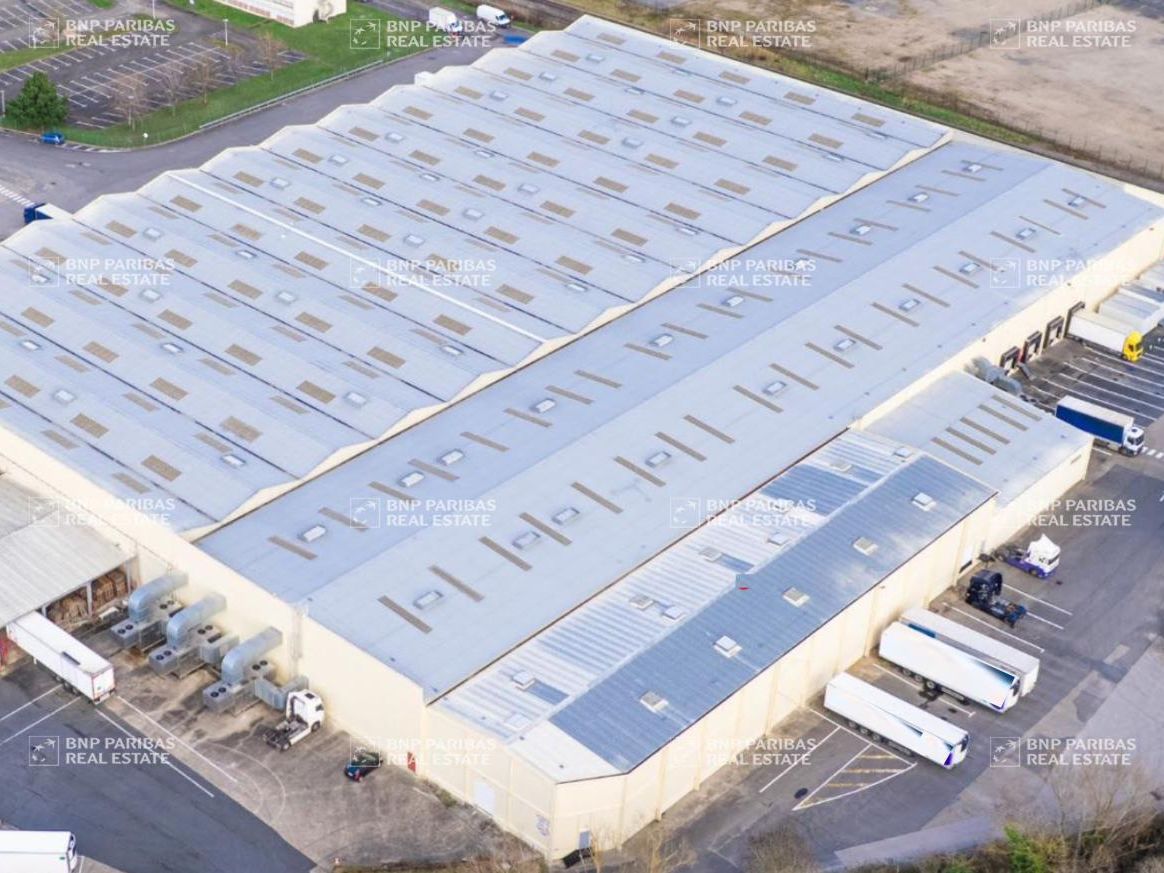 9956.7 m² pour cetentrepôts classe b en location à Mâcon