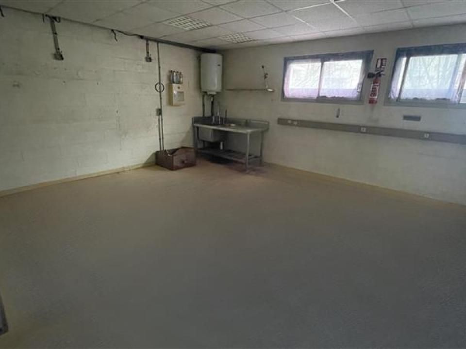 450 m² pour ce activité en vente à Romainville