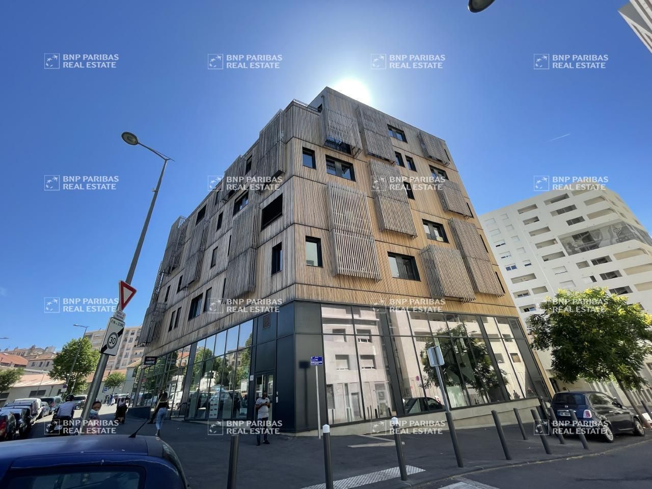 2399.9 m² pour ce bureaux en location à Marseille 03