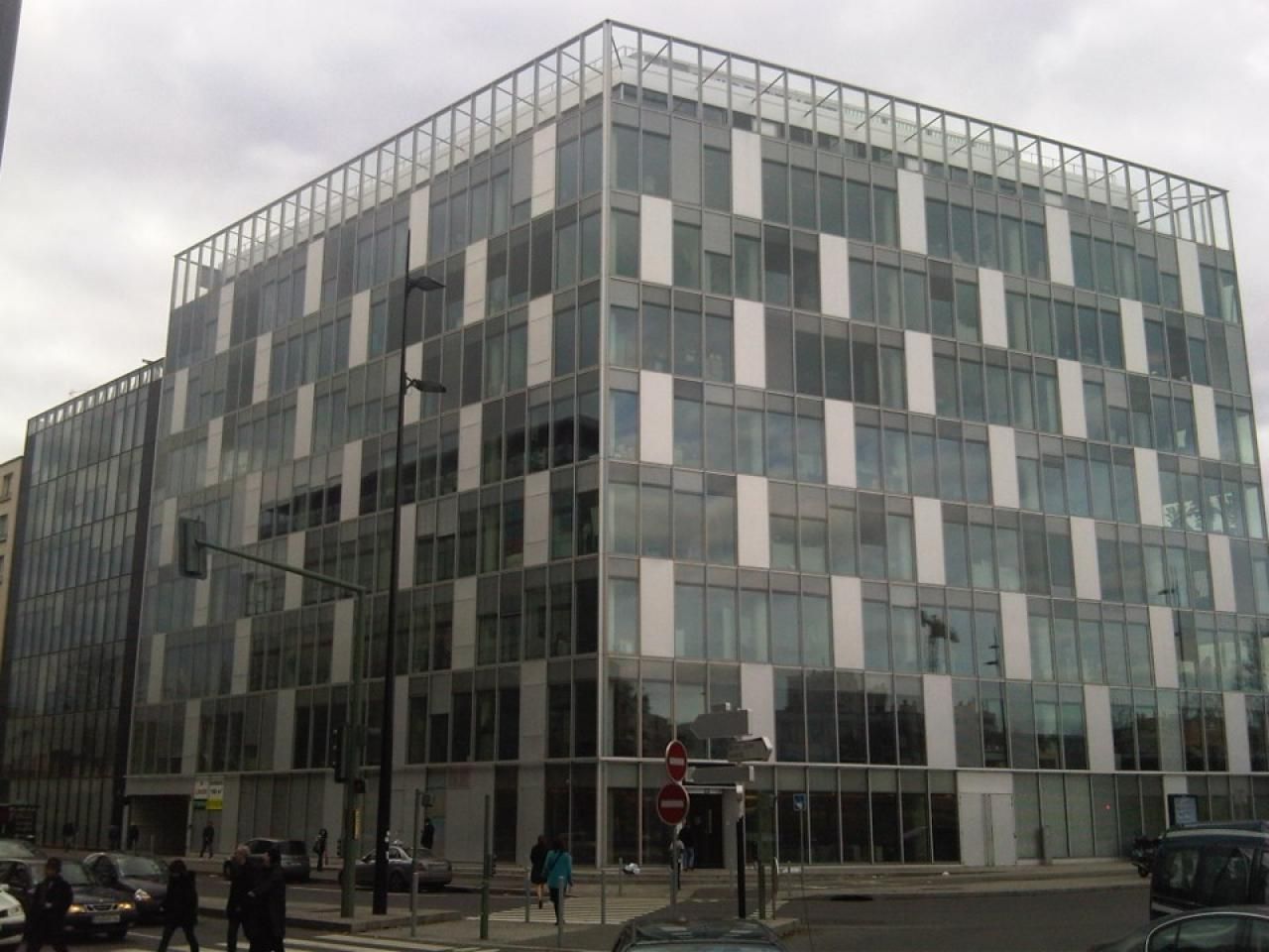 1060 m² pour ce bureaux en location à Arcueil