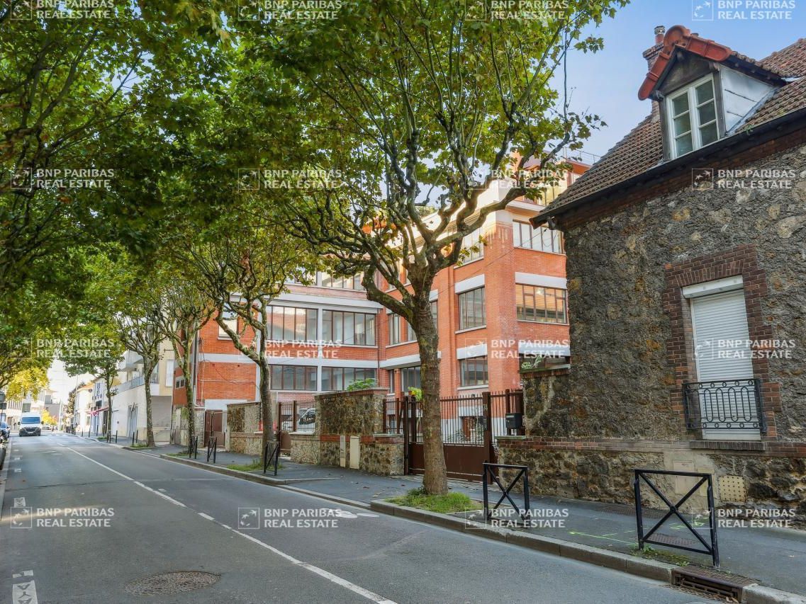 3499.75 m² pour ce bureaux en location à Gentilly