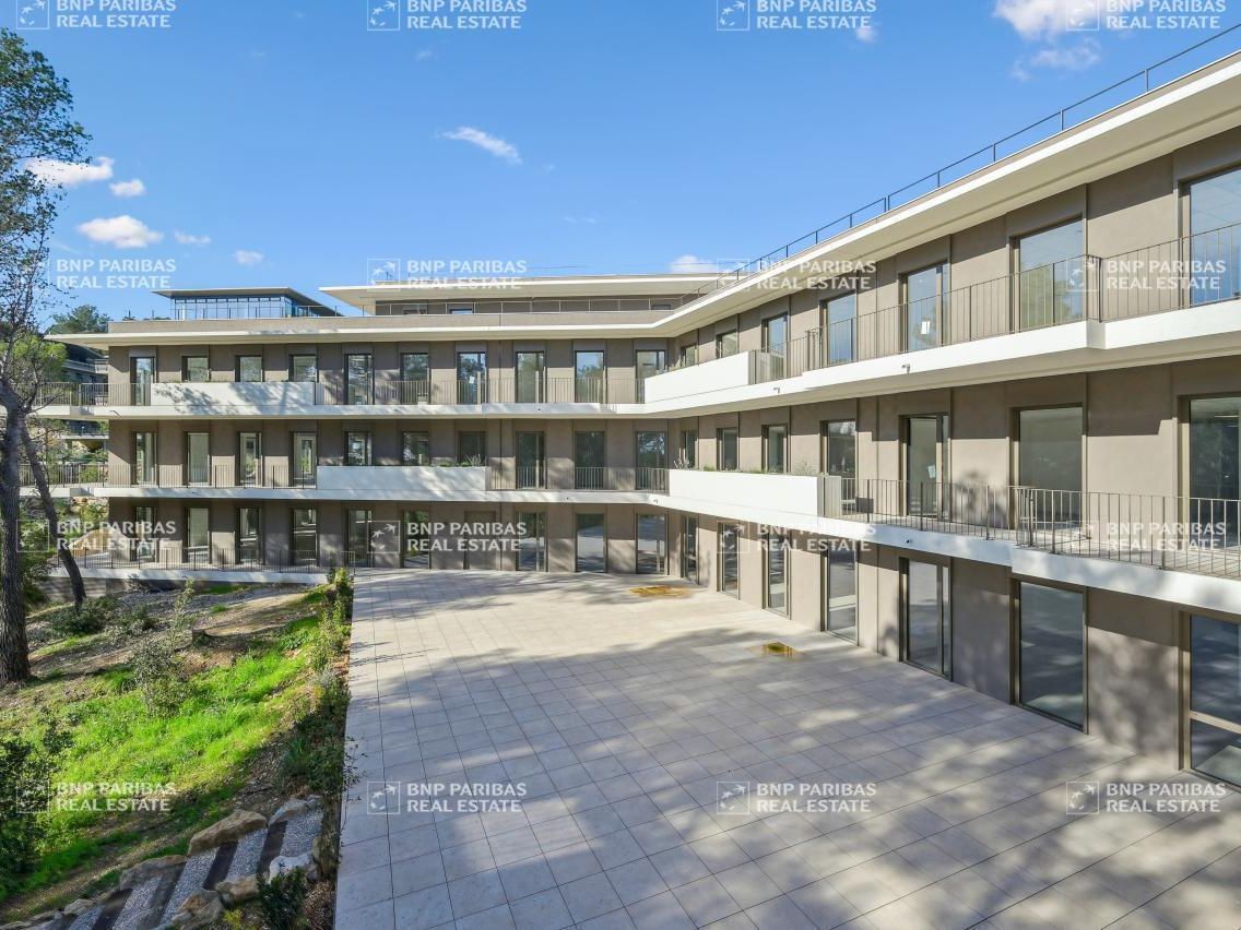 10424.85 m² pour ce bureaux en location à Sophia antipolis