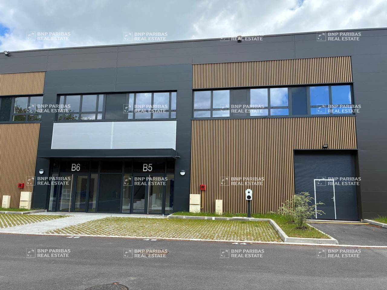 1685 m² pour ce pme-pmi en location à Trappes