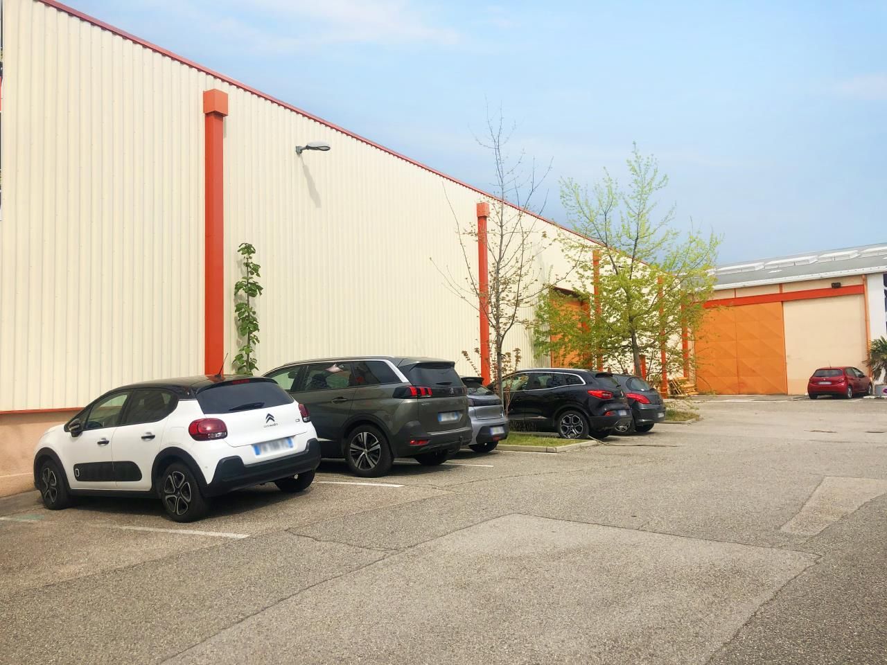 1215 m² pour ce activité en location à Mions