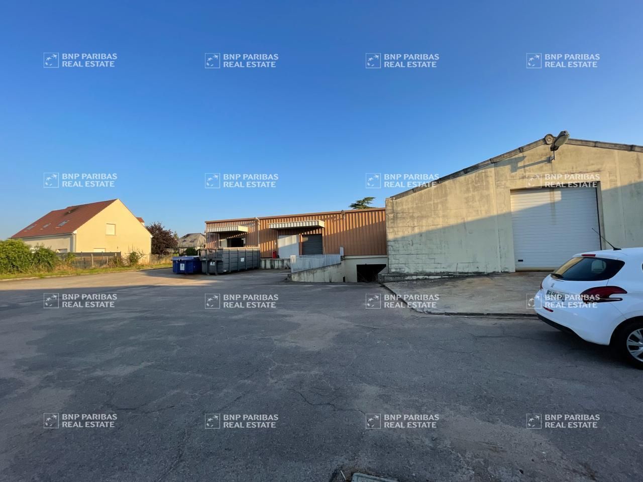 1875.65 m² pour ce activité en location à Olivet