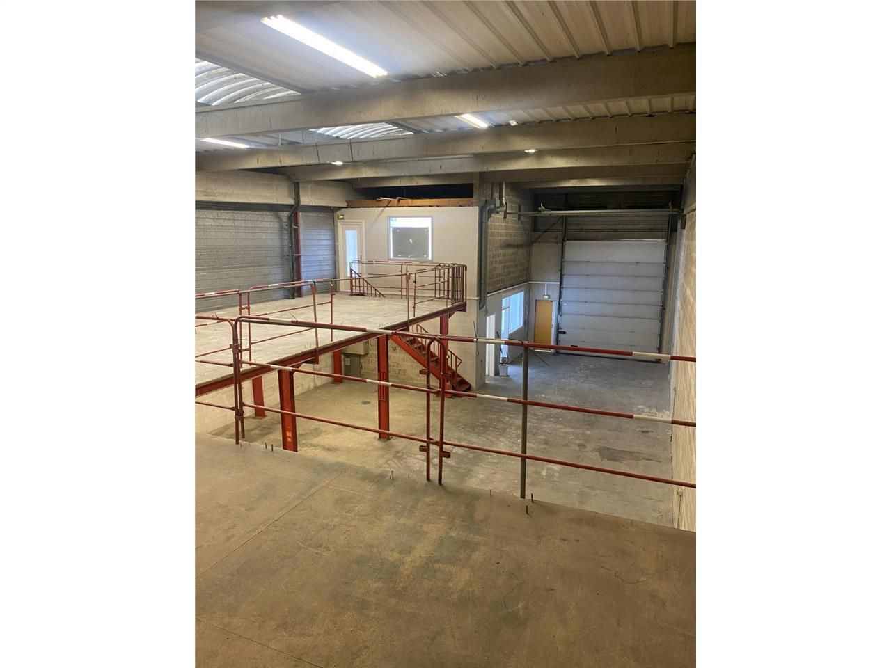 Location PME-PMI 300 m² non divisibles 93350 Le bourget
