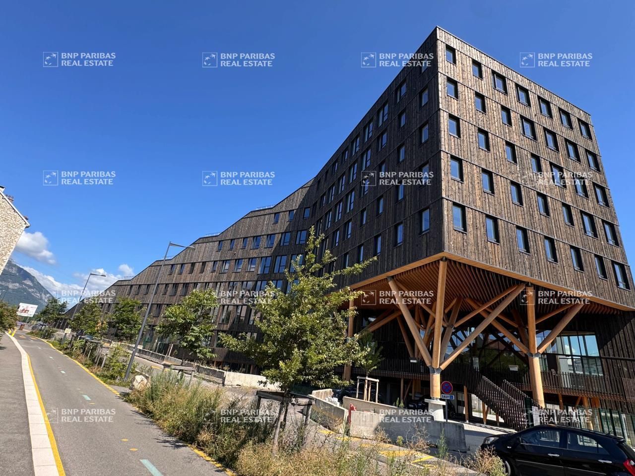 6446.75 m² pour ce bureaux en location à Grenoble