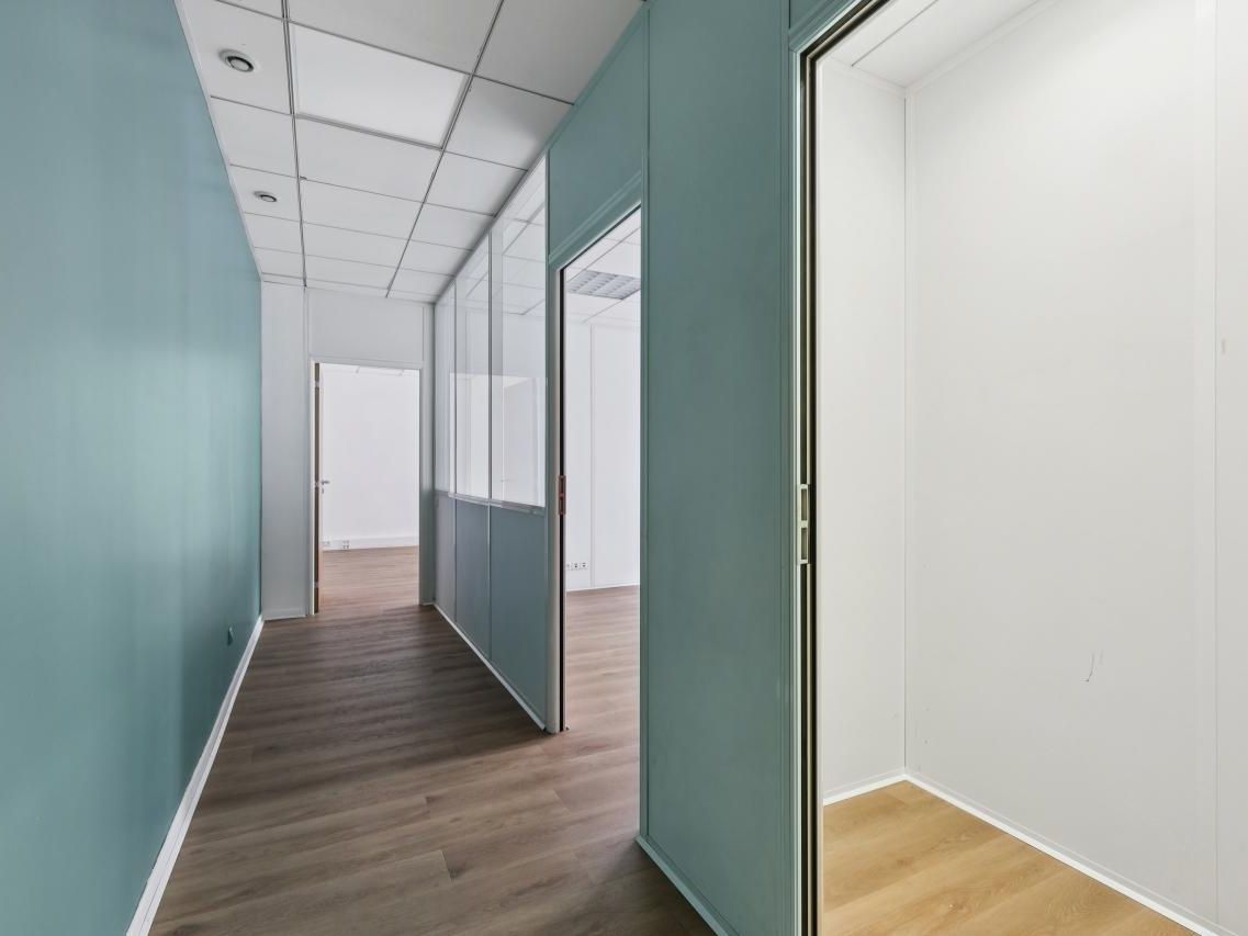 74 m² pour ce bureaux en location à Paris