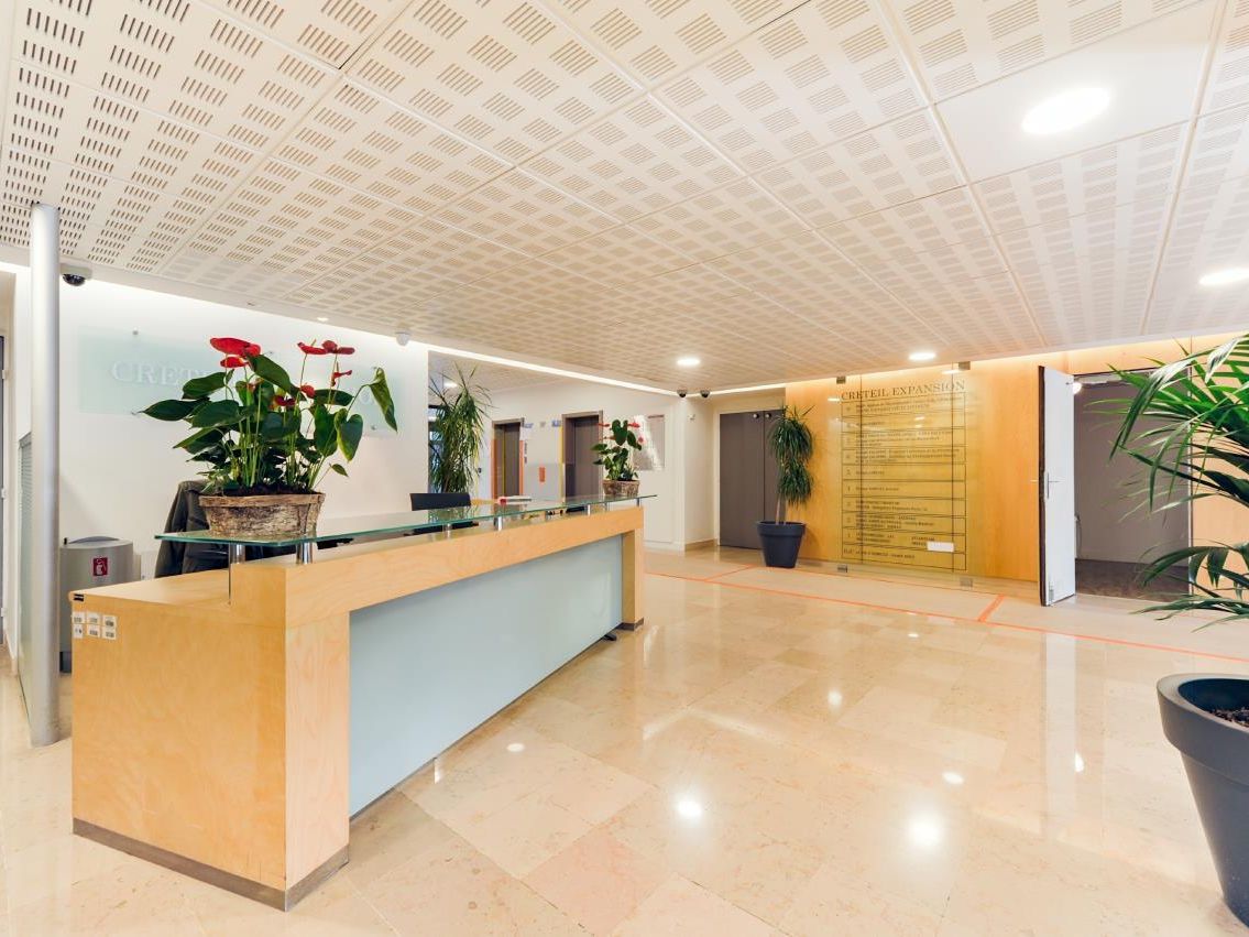 2244 m² pour ce bureaux en location à Creteil