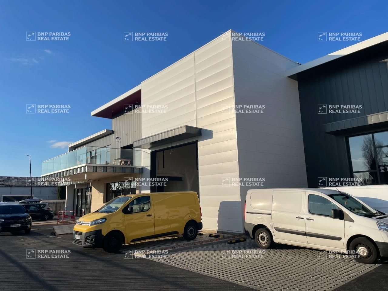 364 m² pour ce activité en location à Décines-charpieu