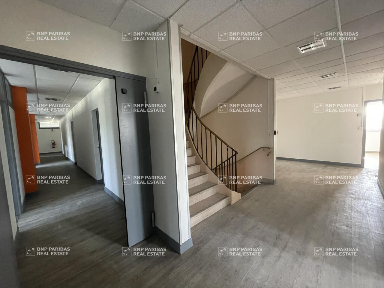 Location Bureaux 1207 m² divisibles 37700 La ville-aux-dames