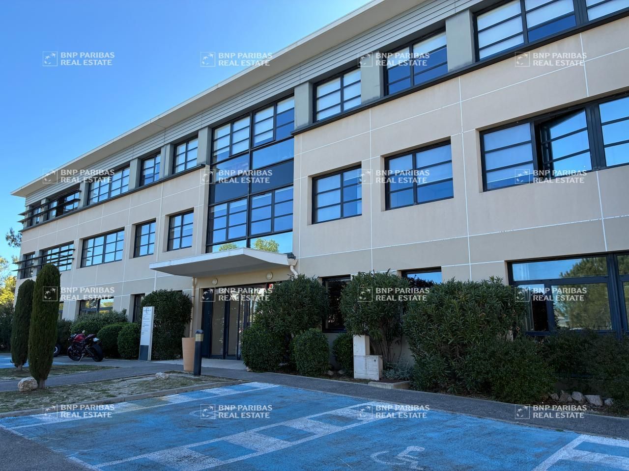 Location Bureaux 775 m² divisibles 13290 Aix en provence