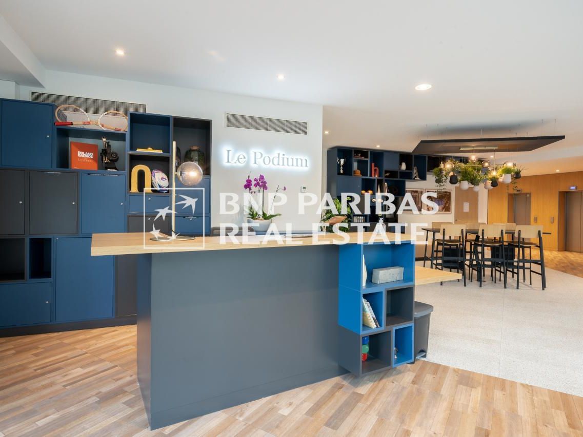 1080 m² pour ce bureaux en location à Saint-denis