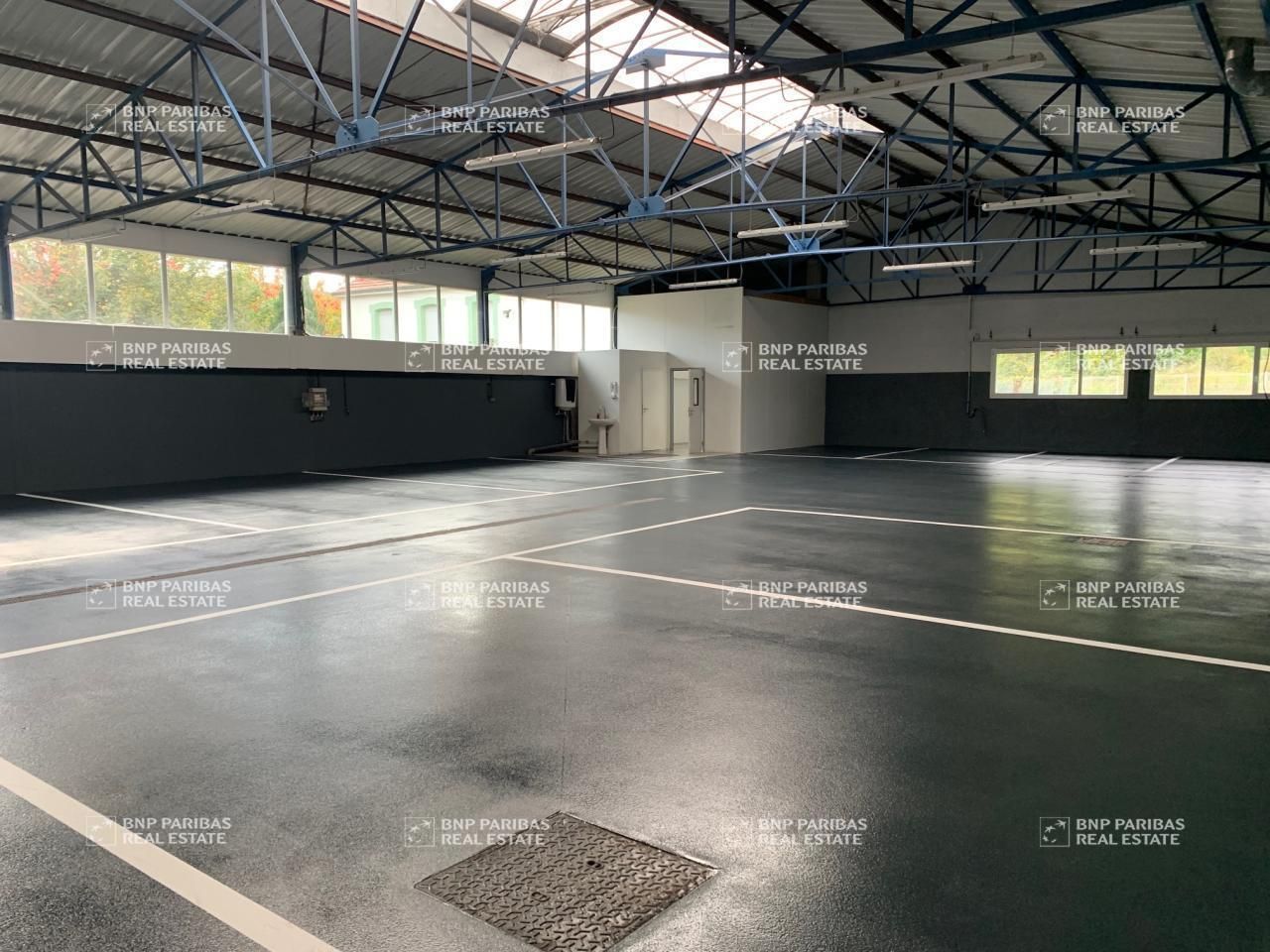 800 m² pour ce activité en location à Neuves-maisons