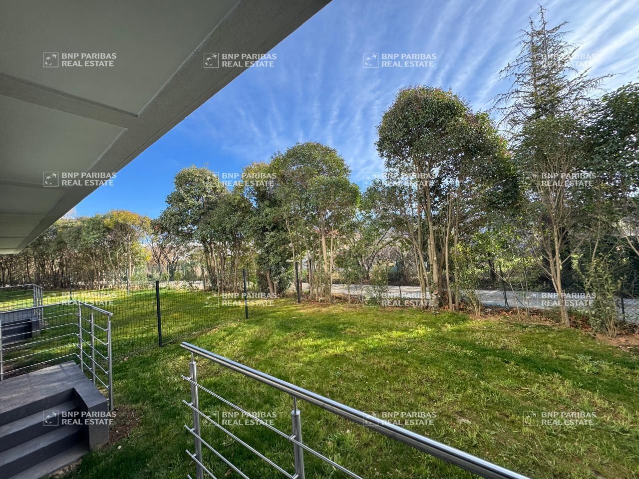 539.21 m² pour ce bureaux en location à Aubagne