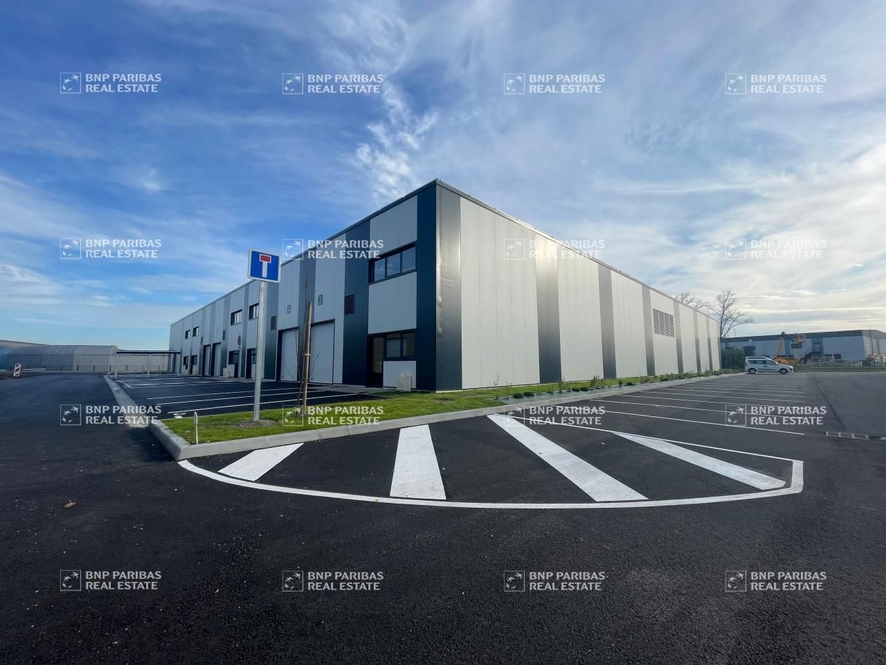 Vente Activité 986.8 m² divisibles 33290 Blanquefort