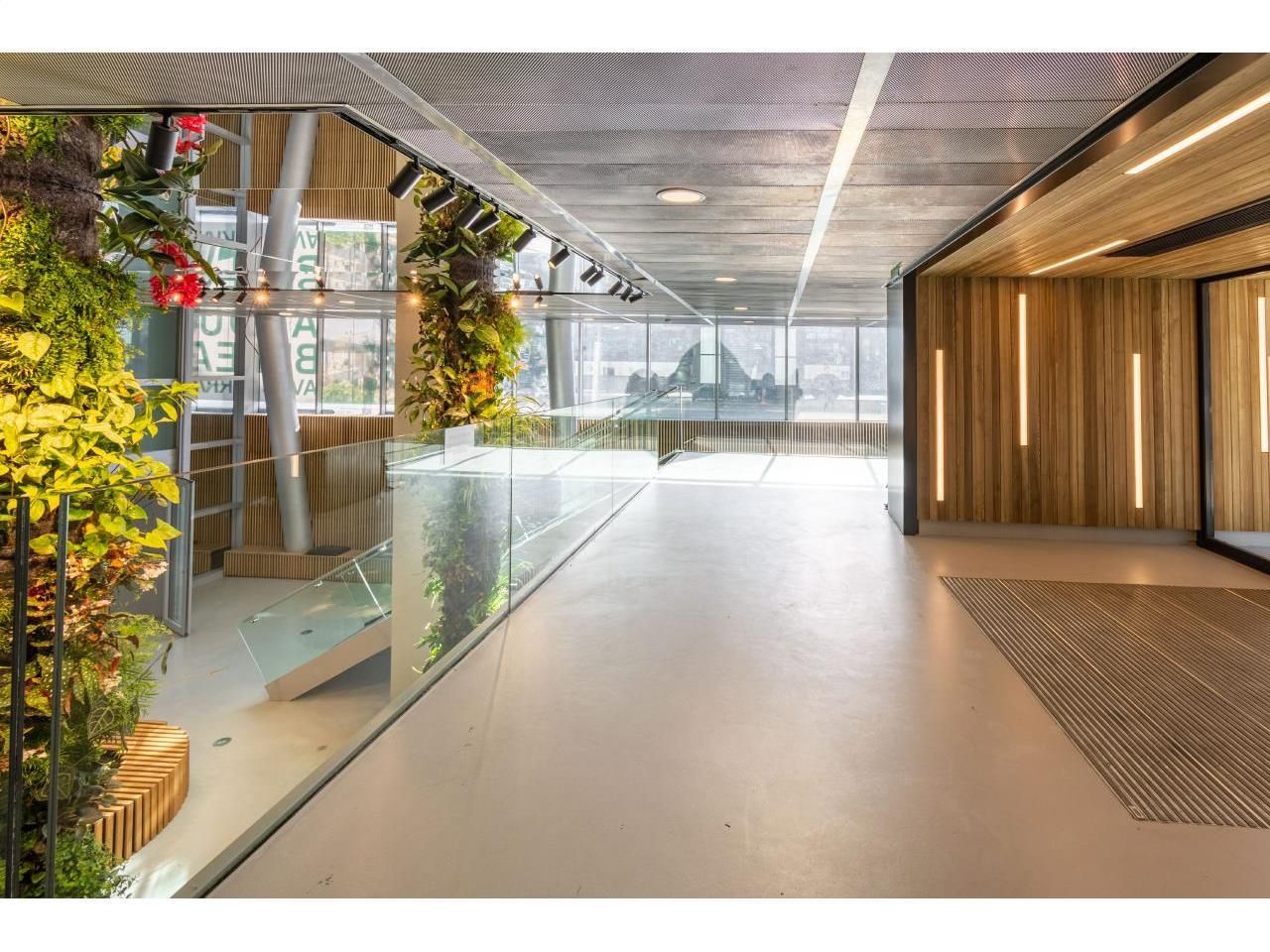 1818 m² pour ce bureaux en location à Paris