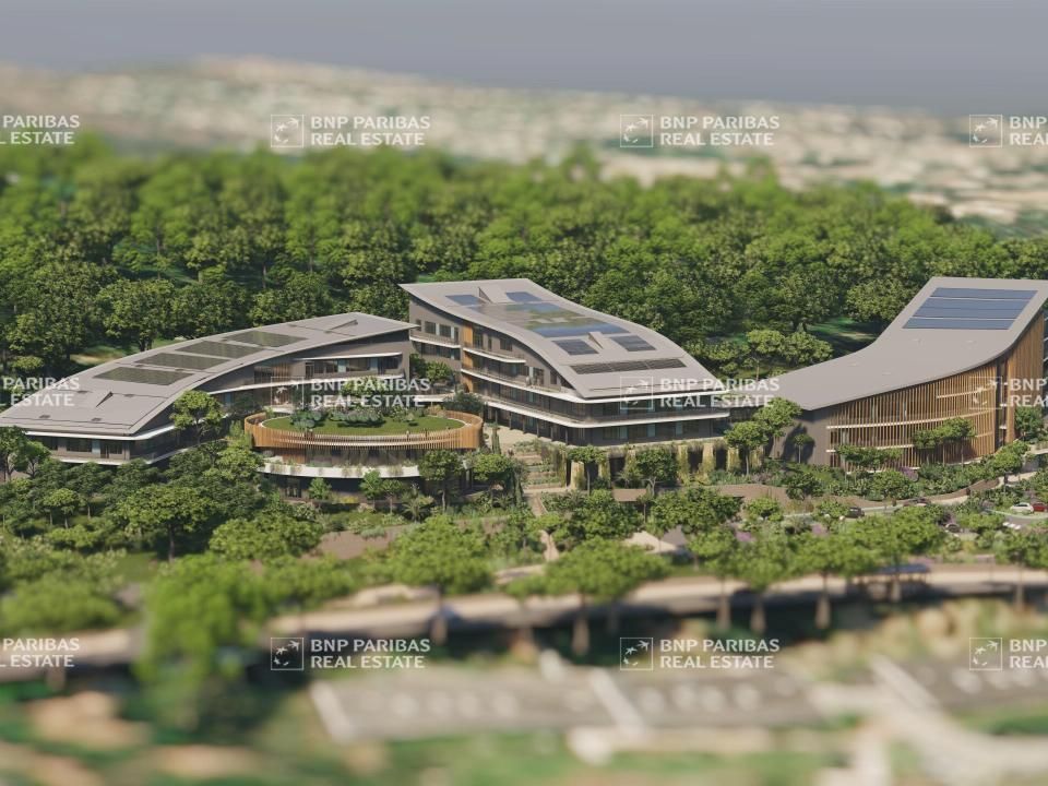 12468.44 m² pour ce bureaux en location à Biot