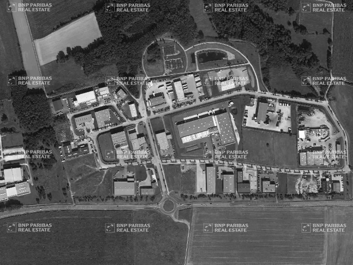 770 m² pour ce activité en location à Fareins