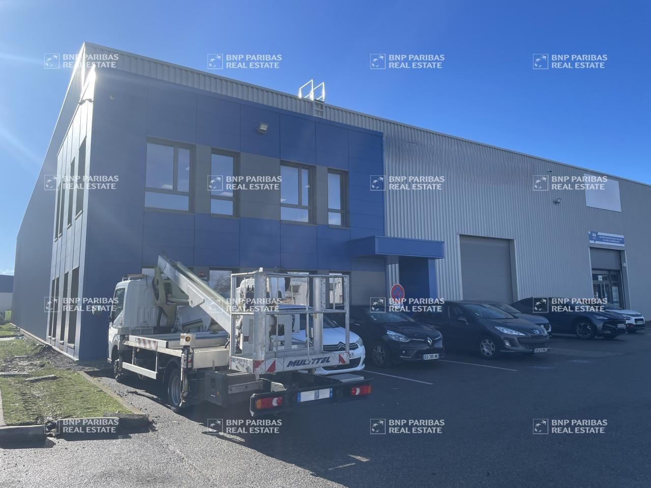 Location Activité 1220 m² non divisibles 69740 Genas
