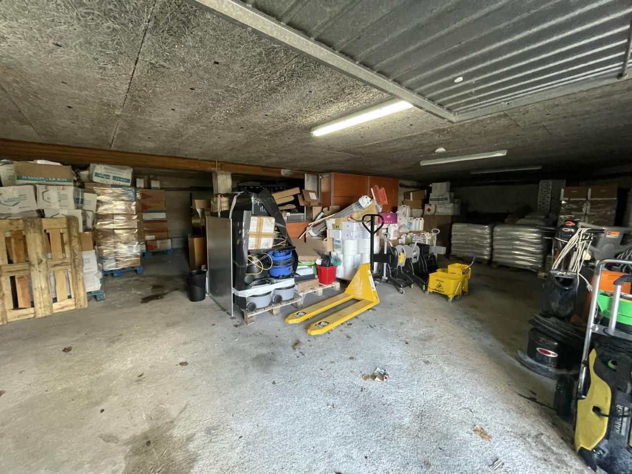 392 m² pour ce activité en vente à Linas