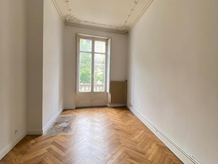 181 m² pour ce bureaux en location à Bordeaux