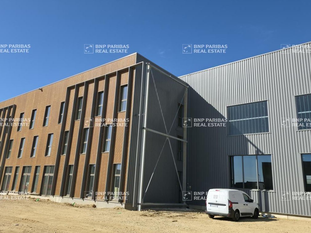 14557 m² pour ce pme-pmi en location à Croissy-beaubourg