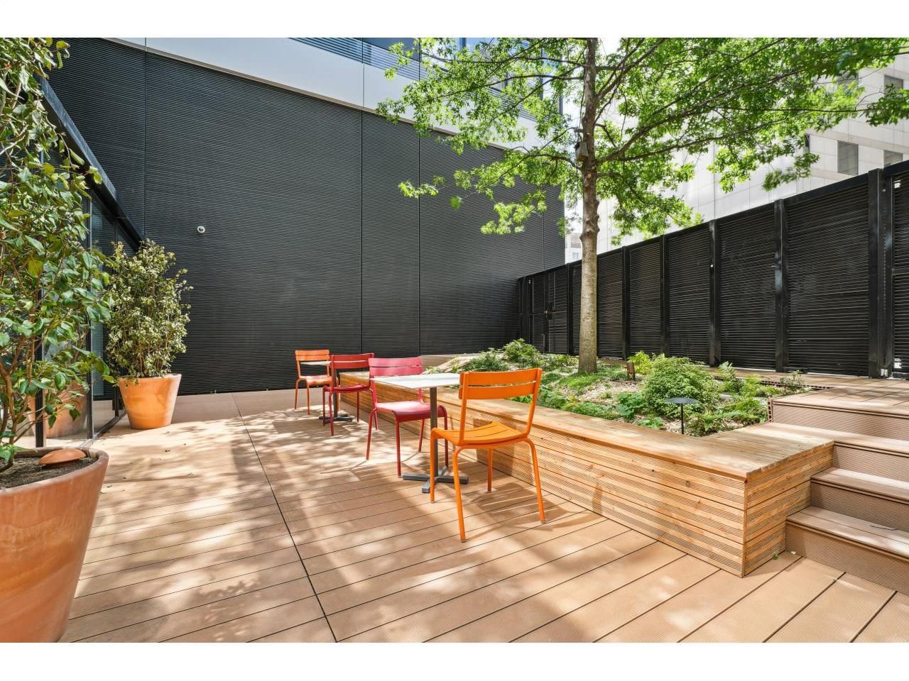 7571.19 m² pour ce bureaux en location à Levallois-perret