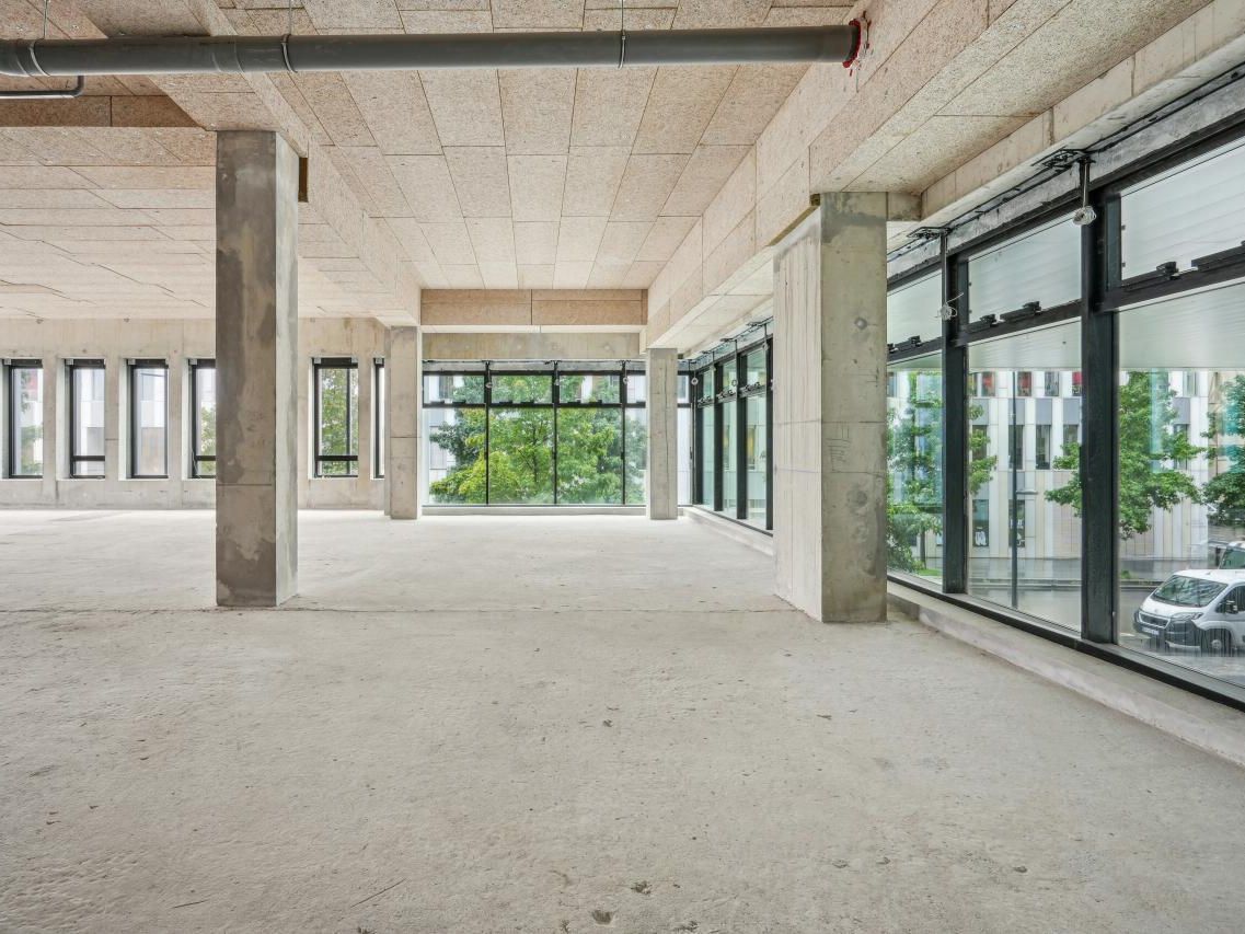 1643.8 m² pour ce bureaux en location à Saint-denis