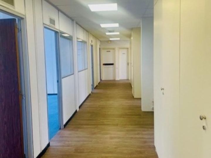 700 m² pour ce bureaux en location à Bagneux
