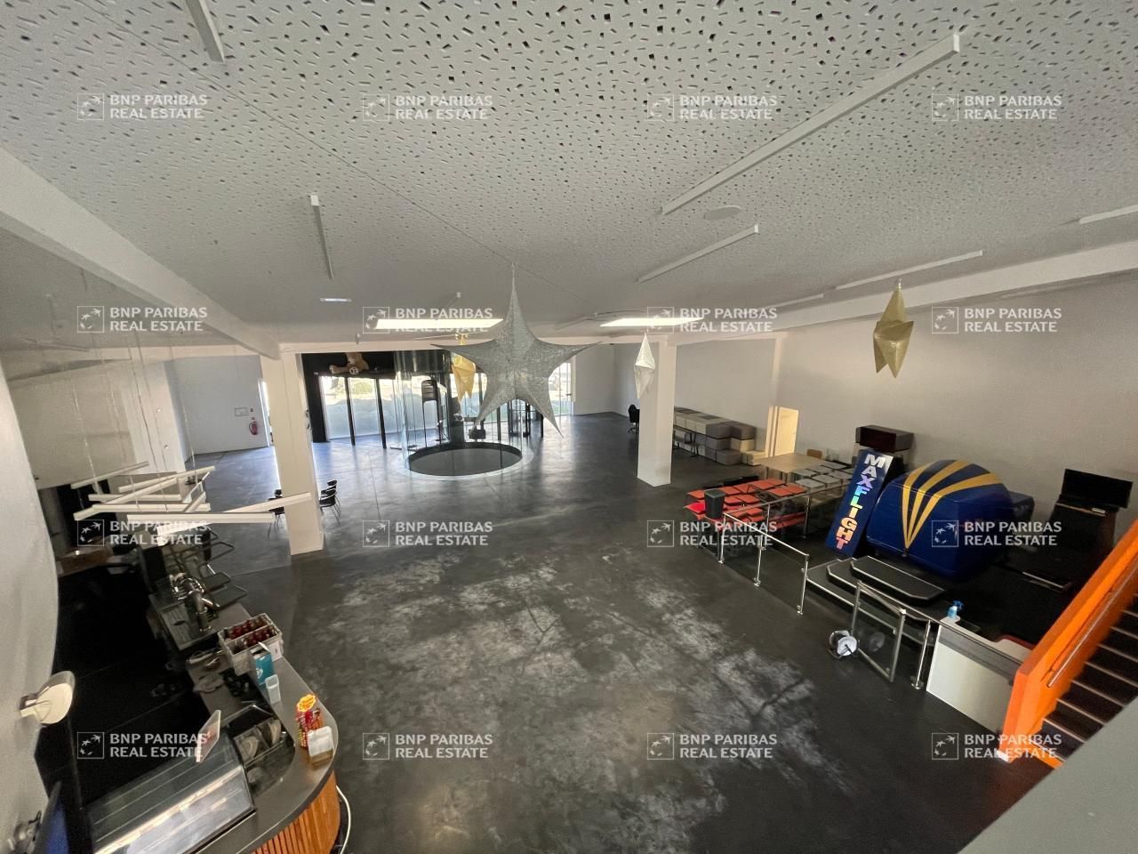 1630 m² pour ce local commercial en location à Mérignac