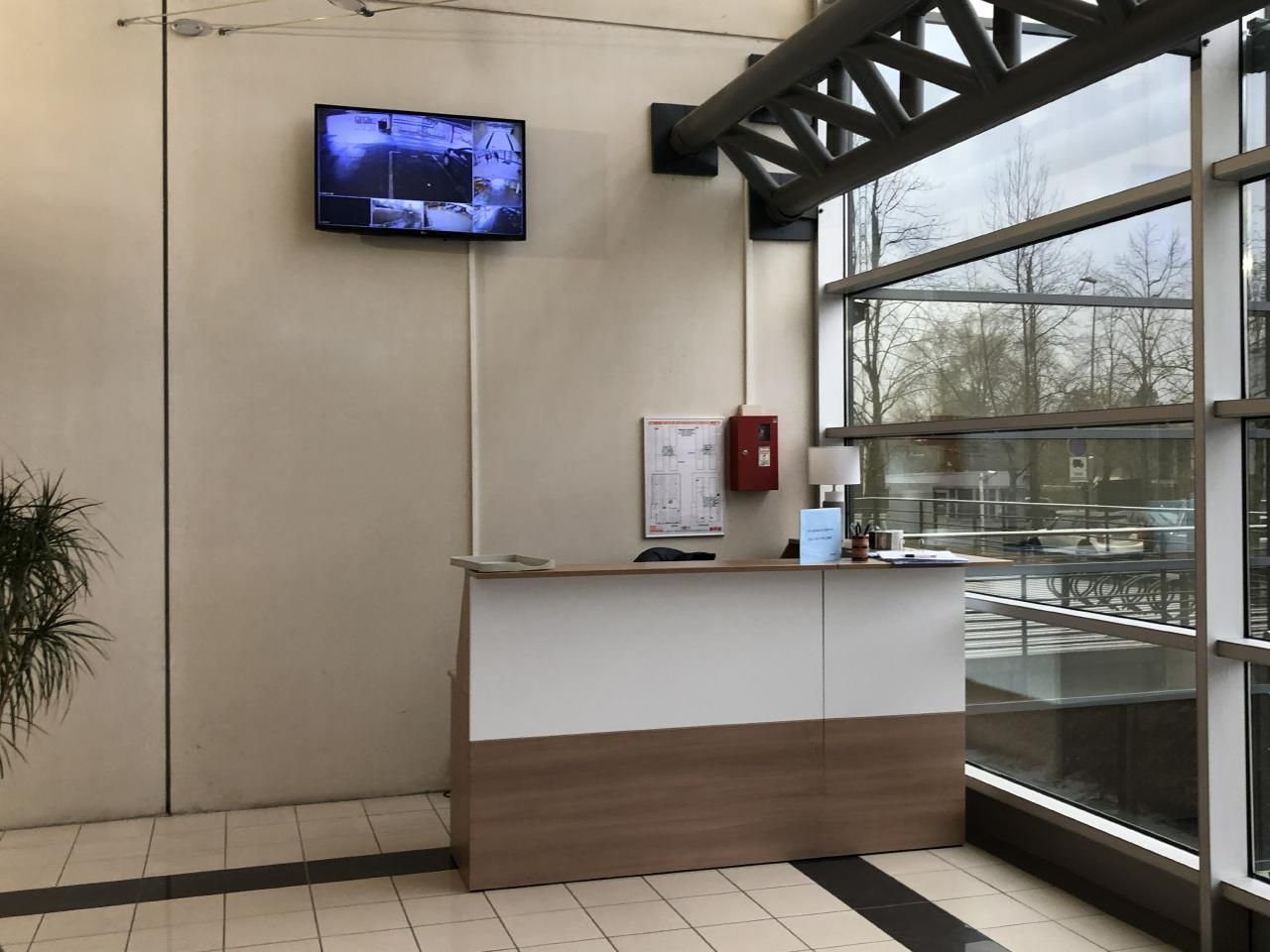 1451 m² pour ce bureaux en location à Poissy
